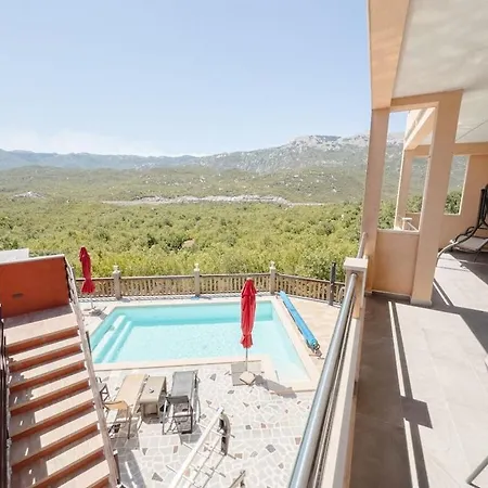 Veronika With Heated Pool