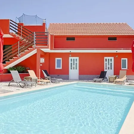 Veronika With Heated Pool