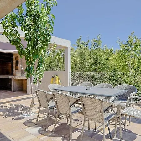 Veronika With Heated Pool Tatil Evi