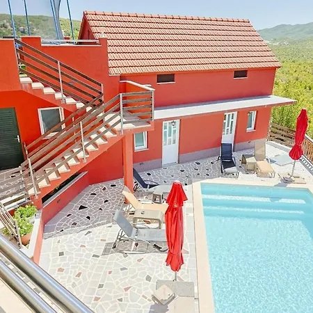 Veronika With Heated Pool Tatil Evi *