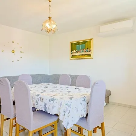 Veronika With Heated Pool Tatil Evi